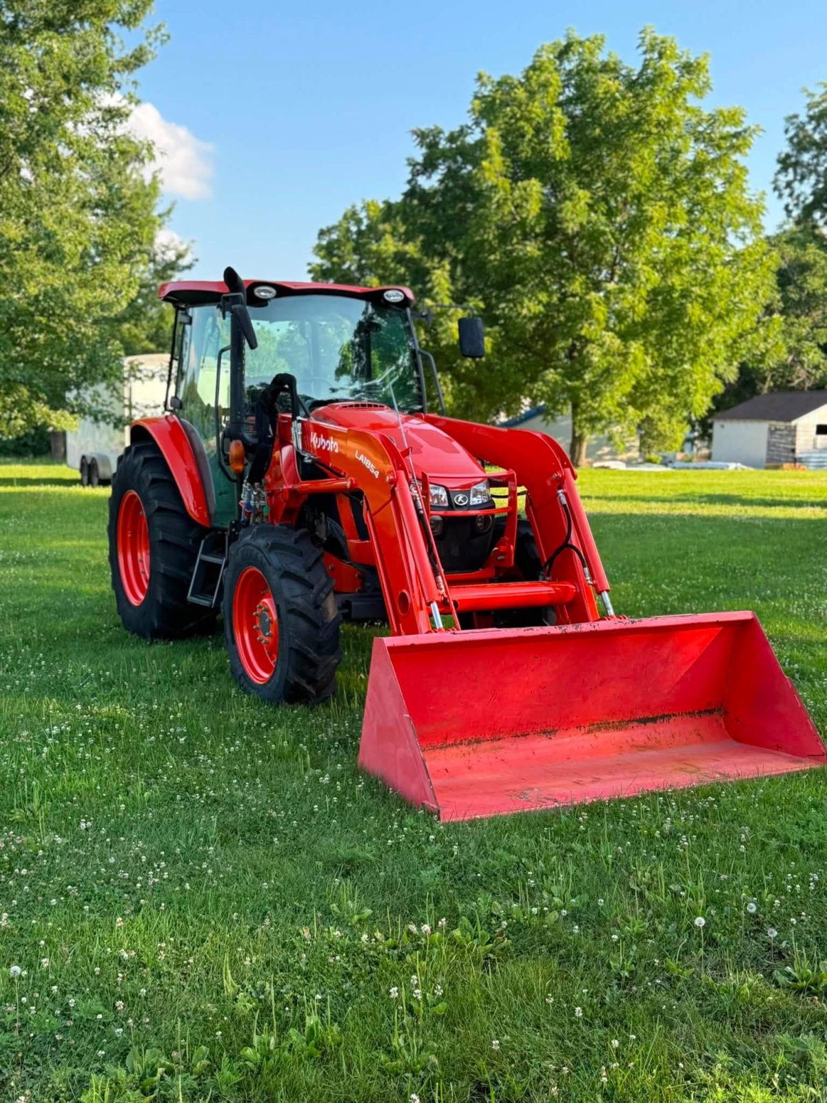 2016 Kubota M5-111 MFWD photo 2