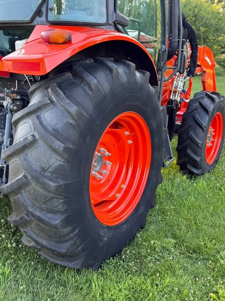 2016 Kubota M5-111 MFWD photo 10