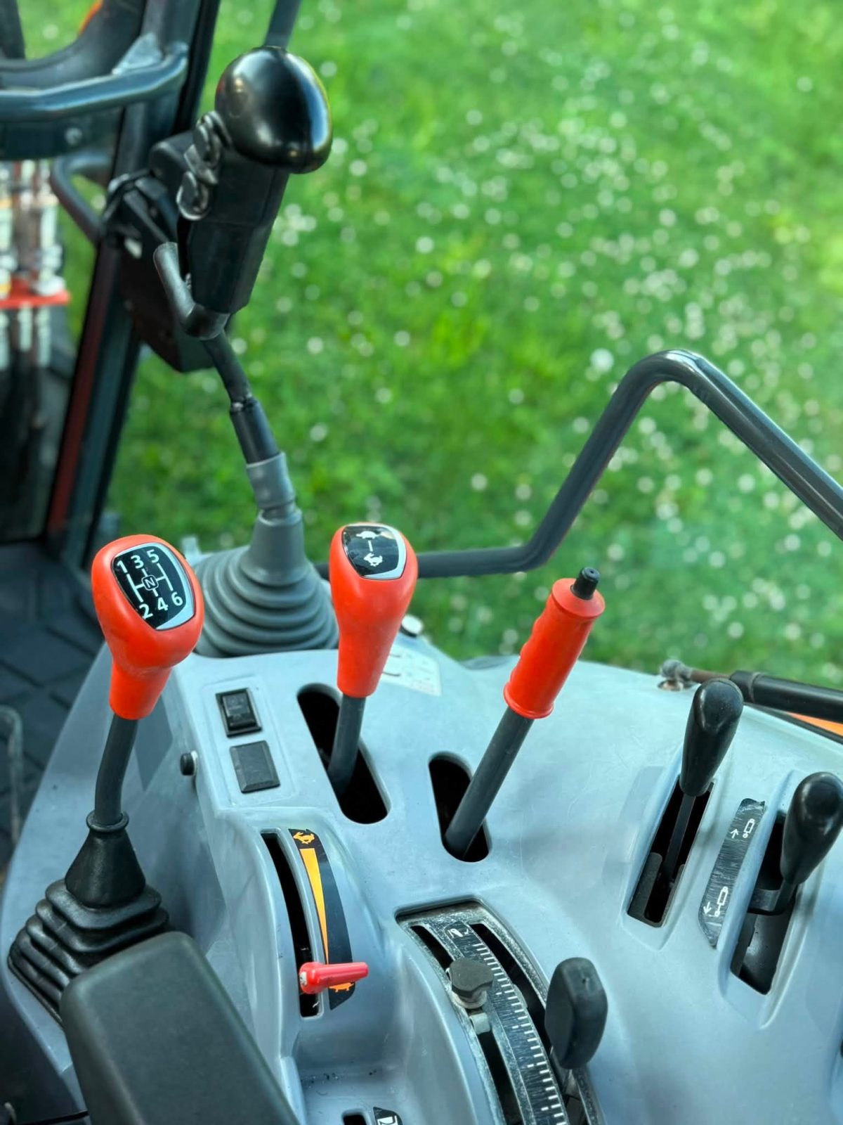 2016 Kubota M5-111 MFWD photo 14