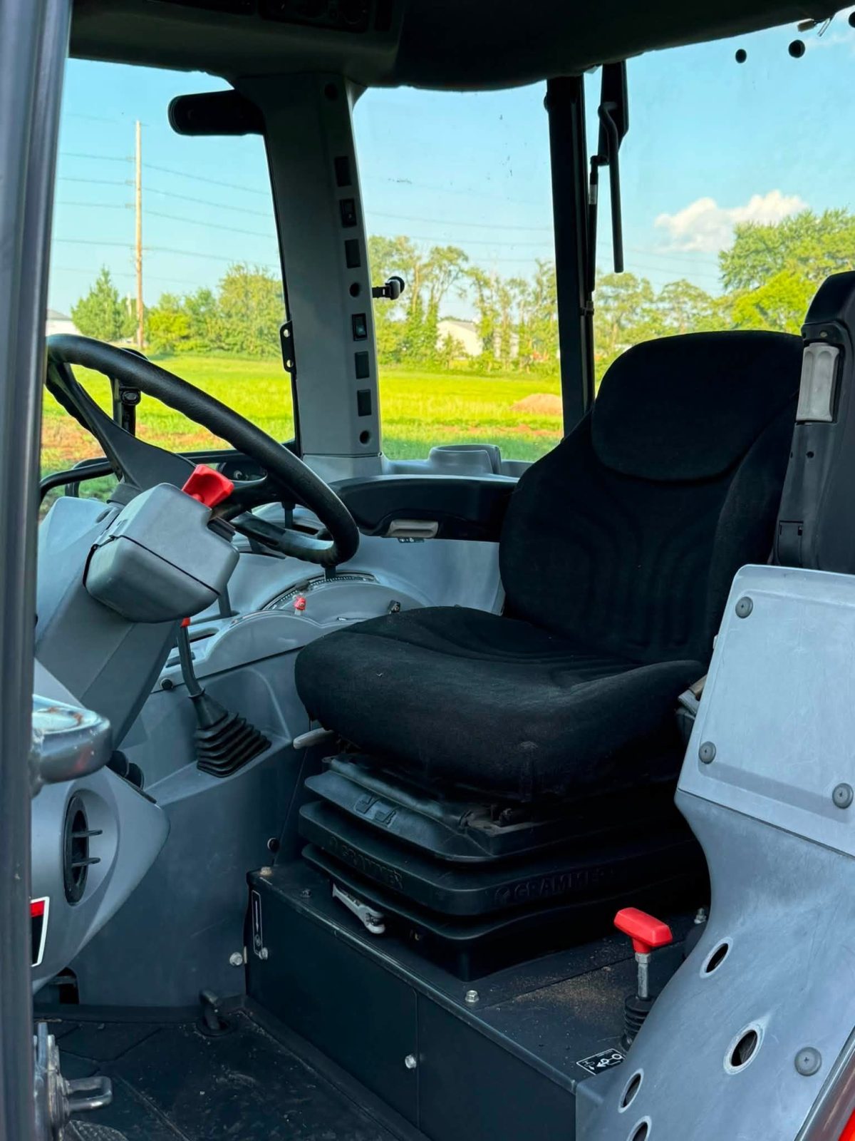 2016 Kubota M5-111 MFWD photo 15