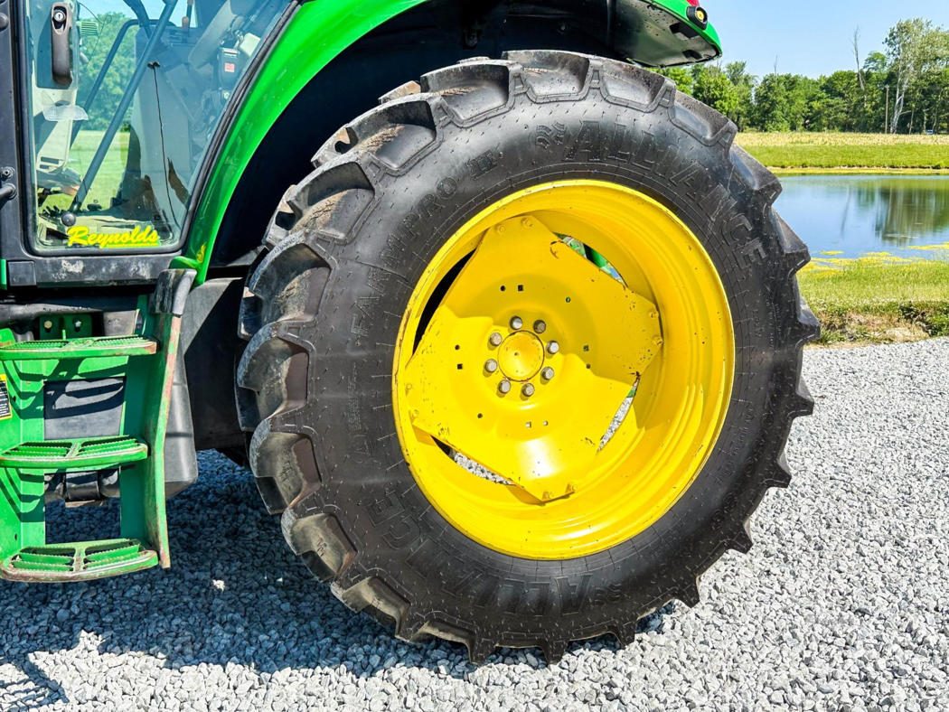 2014 John Deere 6125M photo 6