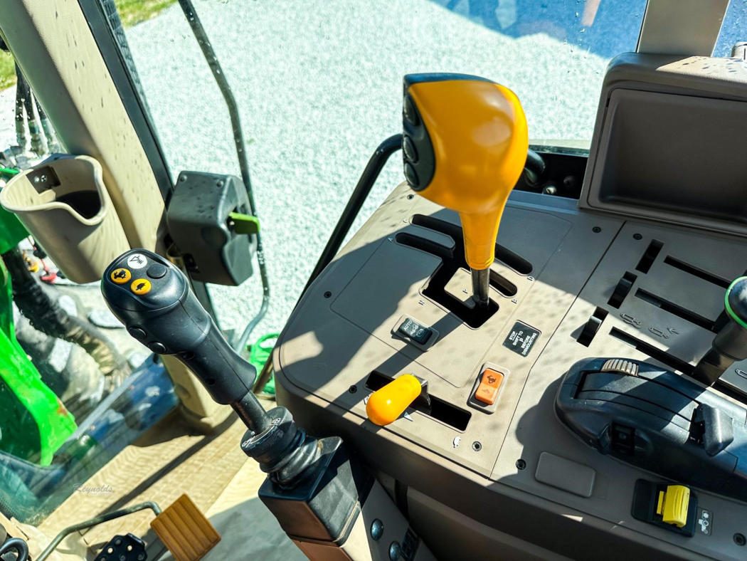 2014 John Deere 6125M photo 17