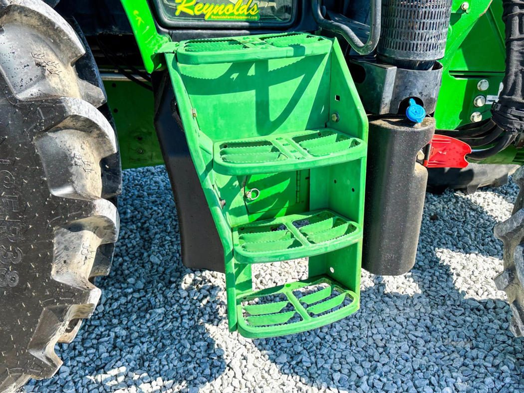 2014 John Deere 6125M photo 18